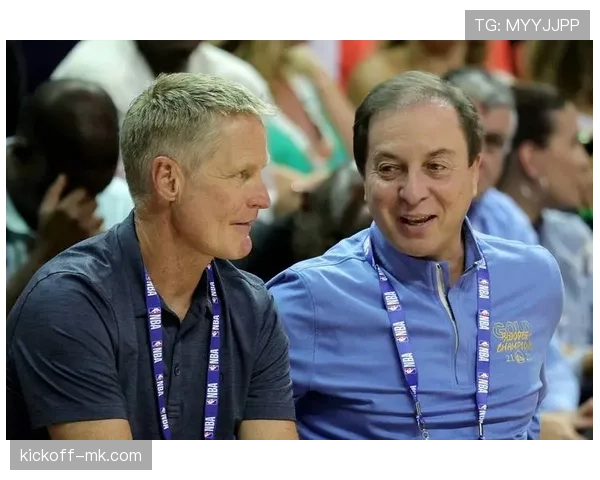 拉科战术调整引热议，球队状态回暖成焦点