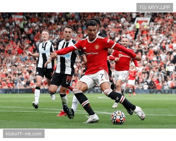 曼联的战术革命为何成笑柄？阵容矛盾撕裂红魔，争冠之路已成幻梦！