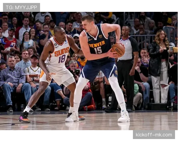 本赛季恩比德低位单打效率胜过约基奇